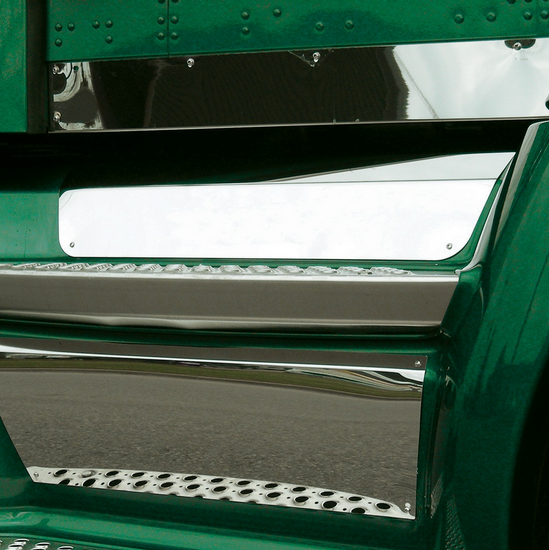 KENWORTH T660 FRONT KICK PLATE